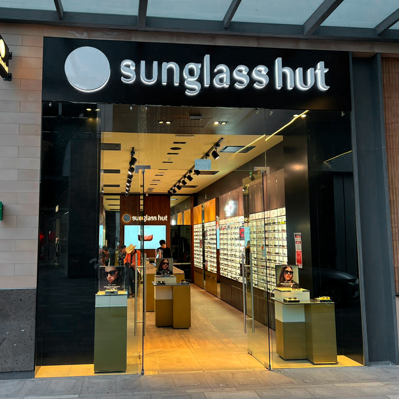 SUNGLASS HUT